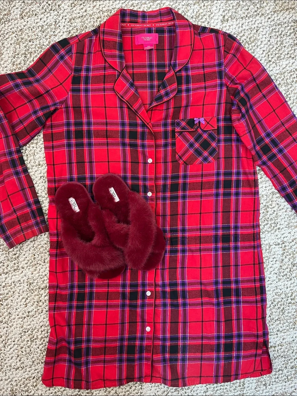 VICTORIA’S SECRET RED PLAID SLEEP SHIRT SZ MD AND OTR FUZZY SLIPPERS SZ 7-8